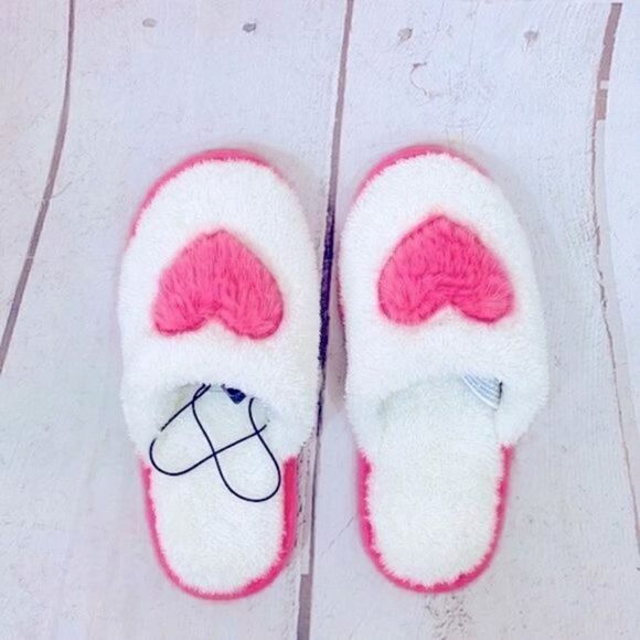 Heart slip-on sleepers Small up to size 8 white and pink, forever21 - Picture 1 of 3